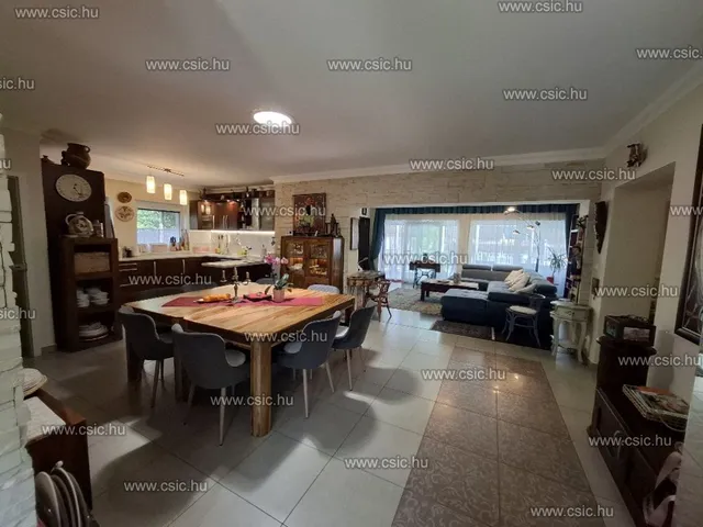 Eladó ház Pomáz 170 nm
