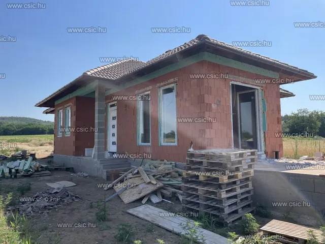 Eladó ház Csörög 98 nm