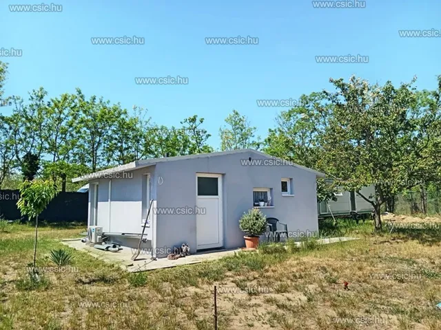 Eladó ház Vác 30 nm