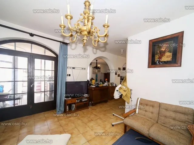 Eladó ház Budapest III. kerület, Csillaghegy 285 nm