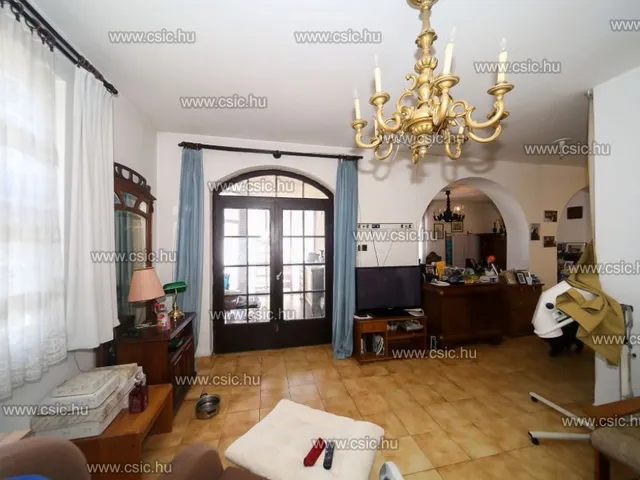 Eladó ház Budapest III. kerület, Csillaghegy 285 nm