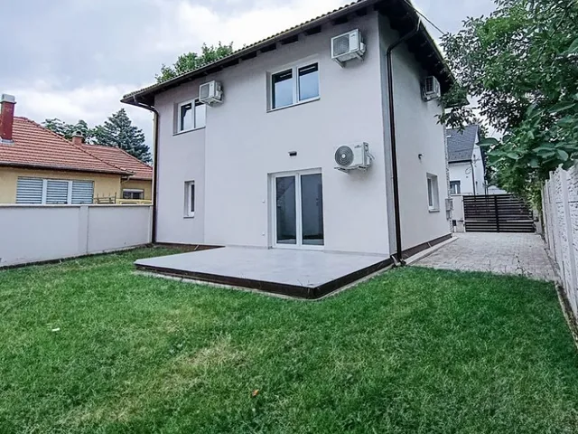 Eladó ház Budapest XVIII. kerület, Szemeretelep 99 nm