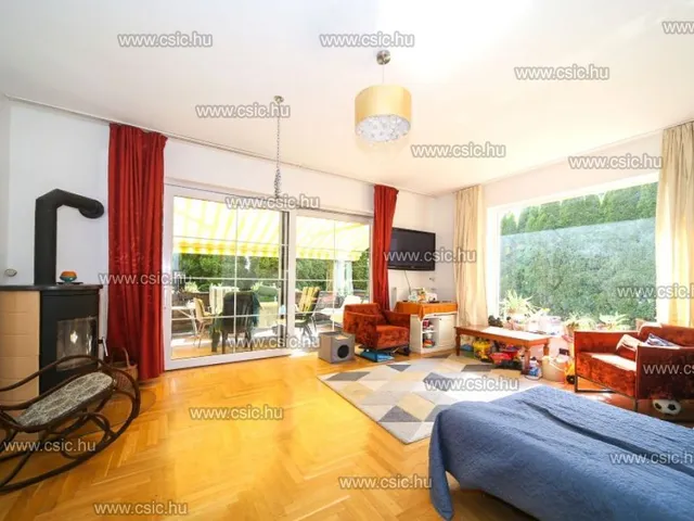Eladó ház Budapest III. kerület, Csillaghegy 222 nm