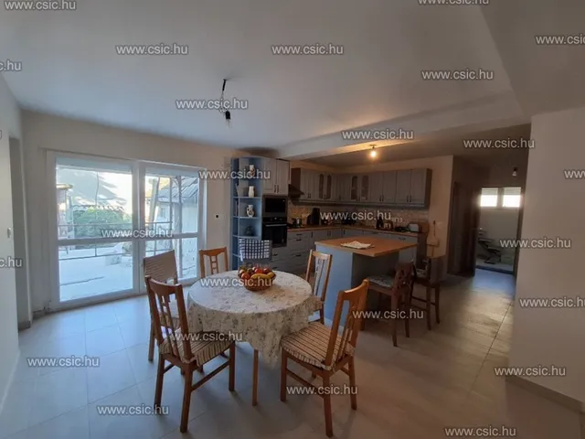 Eladó ház Pomáz 200 nm
