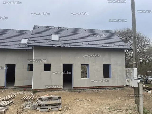 Eladó ház Pócsmegyer 100 nm