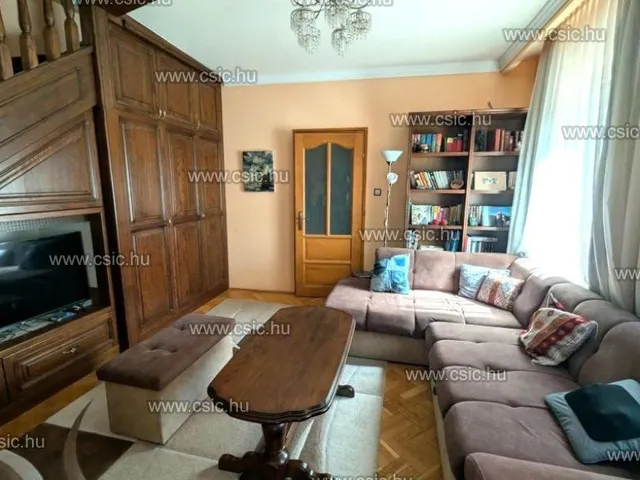 Eladó ház Budapest III. kerület, Csillaghegy 120 nm