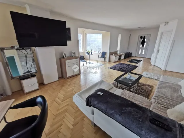 Eladó ház Budapest III. kerület, Csillaghegy 340 nm