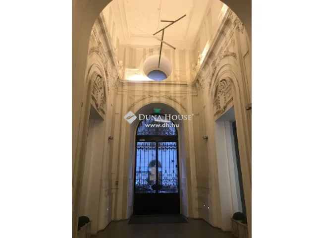 Eladó kereskedelmi és ipari ingatlan Budapest V. kerület, Lipótváros 110 nm