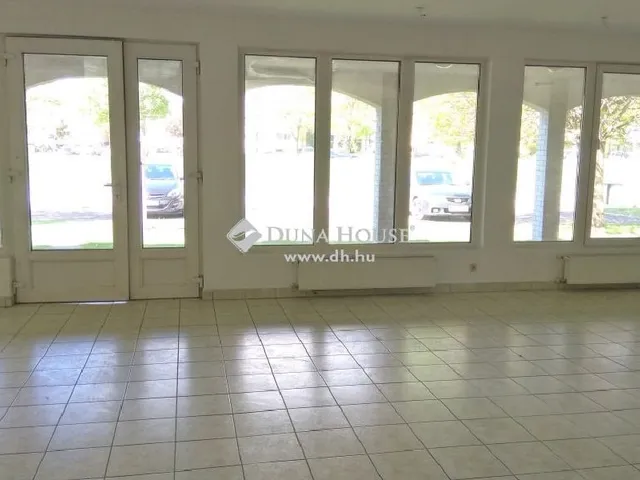 Eladó kereskedelmi és ipari ingatlan Budapest XIV. kerület, Alsórákos 273 nm