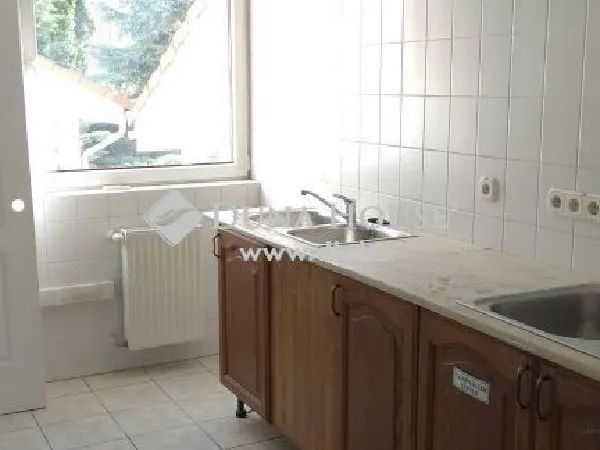 Eladó kereskedelmi és ipari ingatlan Budapest XIV. kerület, Alsórákos 273 nm