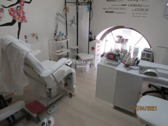 Eladó kereskedelmi és ipari ingatlan Budapest V. kerület, Lipótváros 300 nm
