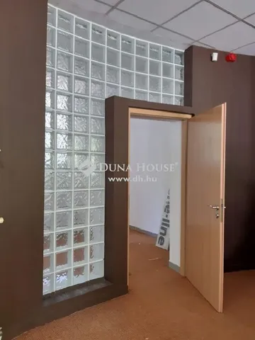 Eladó kereskedelmi és ipari ingatlan Budapest II. kerület, Hűvösvölgy 1219 nm
