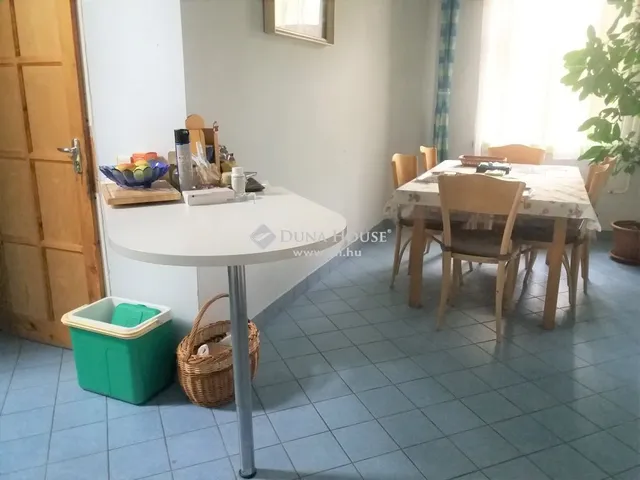 Eladó ház Budapest XVI. kerület, Rákosszentmihály 260 nm