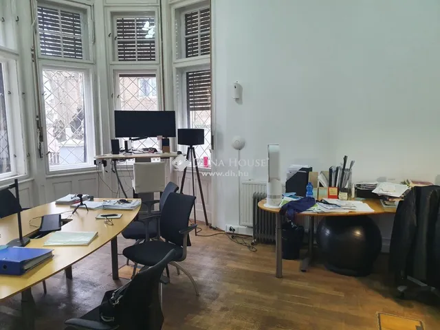 Eladó ház Budapest IV. kerület, Újpest 341 nm