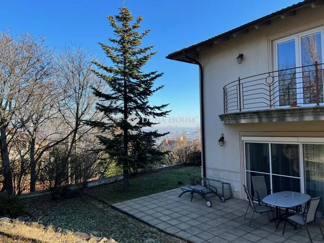 Eladó ház Budapest III. kerület, Táborhegy 205 nm