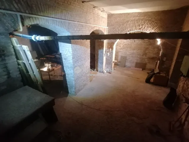Eladó kereskedelmi és ipari ingatlan Budapest IX. kerület 125 nm