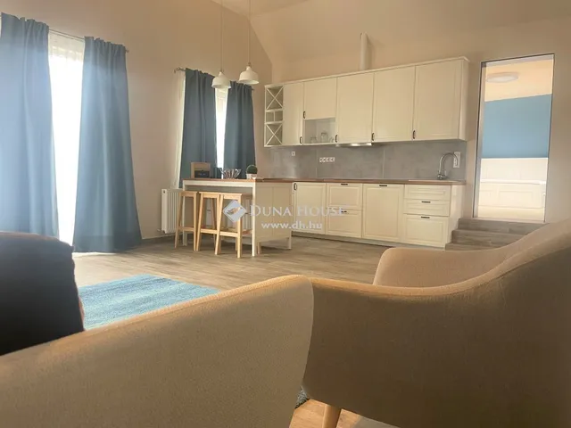 Eladó ház Budapest III. kerület, Testvérhegy 432 nm