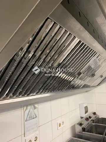 Eladó kereskedelmi és ipari ingatlan Budapest XIV. kerület, Herminamező 115 nm