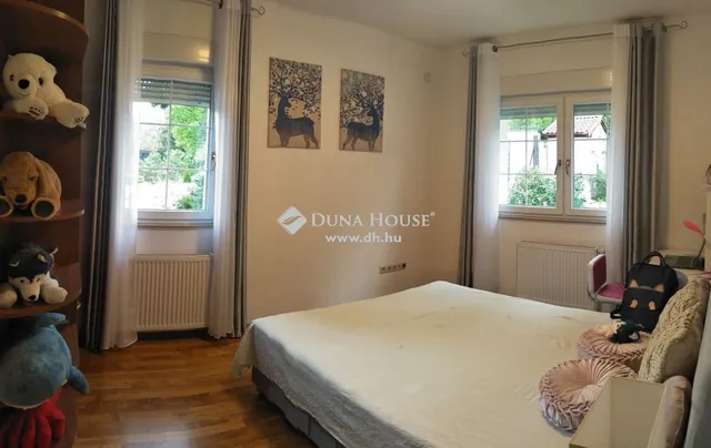 Eladó ház Budapest II. kerület, Máriaremete 265 nm