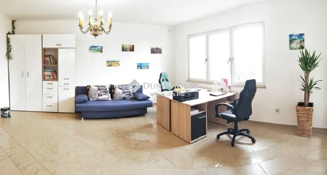 Eladó ház Budapest II. kerület, Máriaremete 265 nm