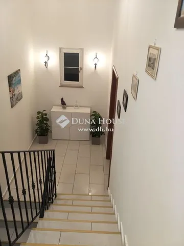 Eladó ház Budapest II. kerület, Máriaremete 265 nm