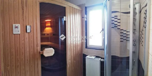 Eladó ház Budapest II. kerület, Máriaremete 265 nm