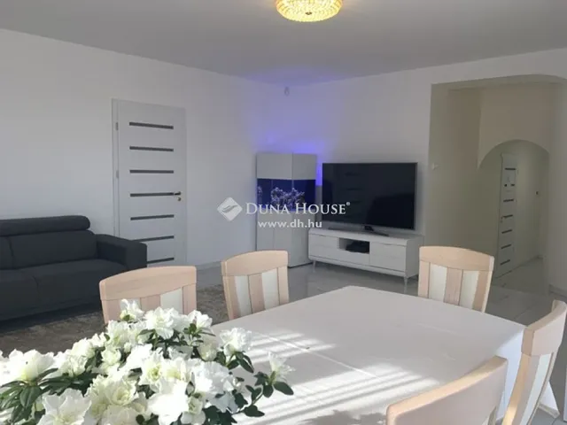 Eladó ház Budapest III. kerület, Testvérhegy 320 nm