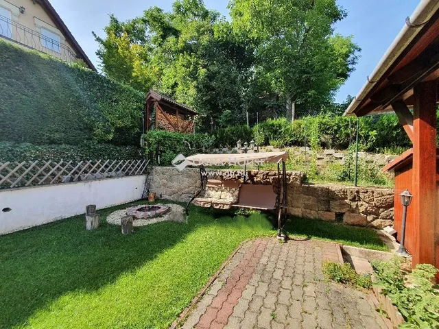 Eladó ház Budapest III. kerület, Békásmegyer-Ófalu 225 nm