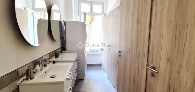 Eladó lakás Budapest VI. kerület, Nagykörúton belüli terület 171 nm