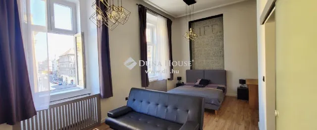 Eladó lakás Budapest VI. kerület, Nagykörúton belüli terület 171 nm