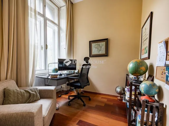 Eladó ház Budapest II. kerület, Pasarét 248 nm