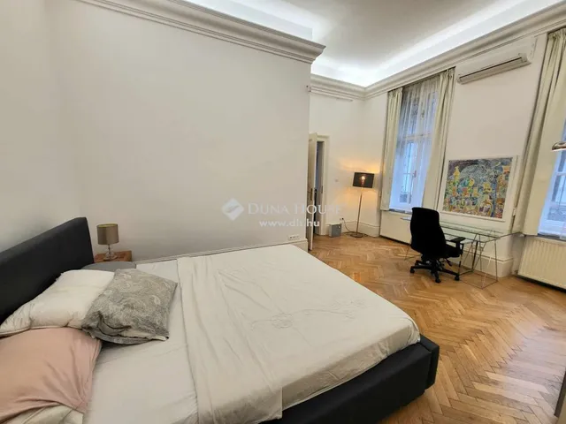 Eladó lakás Budapest VI. kerület, Nagykörúton belüli terület 105 nm