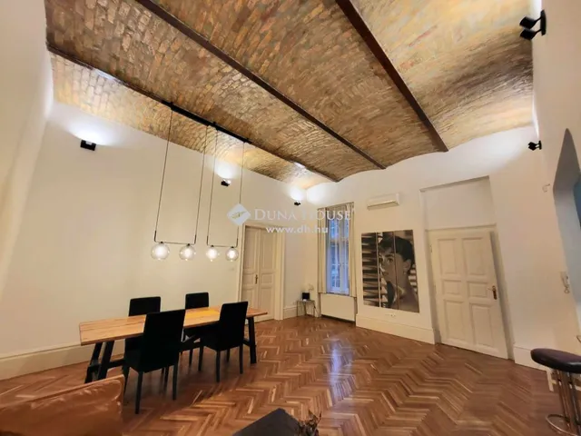 Eladó lakás Budapest VI. kerület, Nagykörúton belüli terület 105 nm