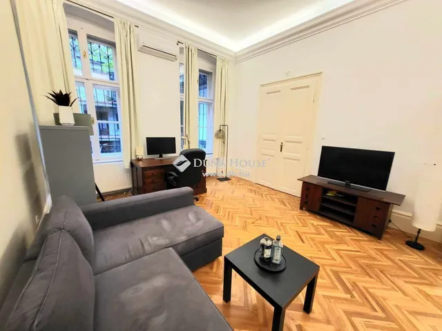 Eladó lakás Budapest VI. kerület, Nagykörúton belüli terület 105 nm