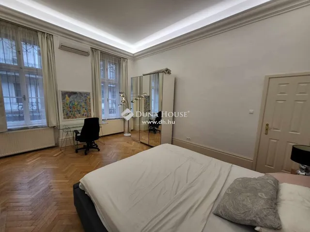 Eladó lakás Budapest VI. kerület, Nagykörúton belüli terület 105 nm