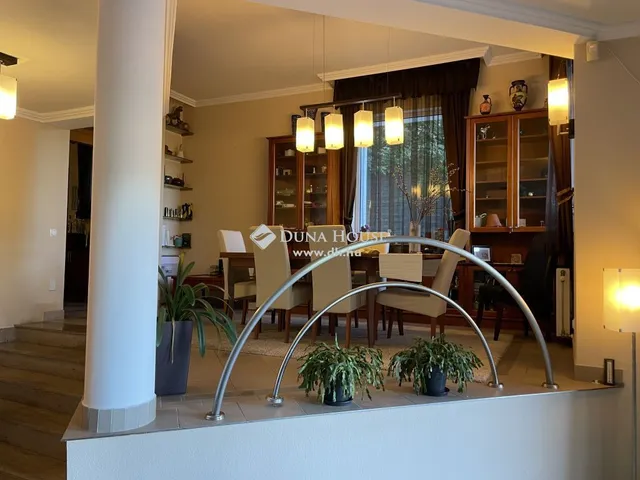 Eladó ház Budapest II. kerület, Erzsébettelek 470 nm