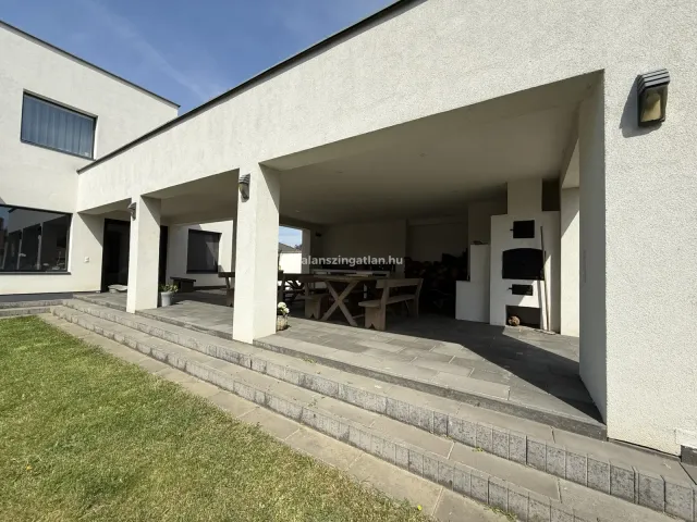 Eladó ház Nyíregyháza, Sóstóhegy 221 nm