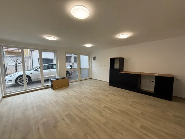 Eladó kereskedelmi és ipari ingatlan Nyíregyháza, Belváros 61 nm