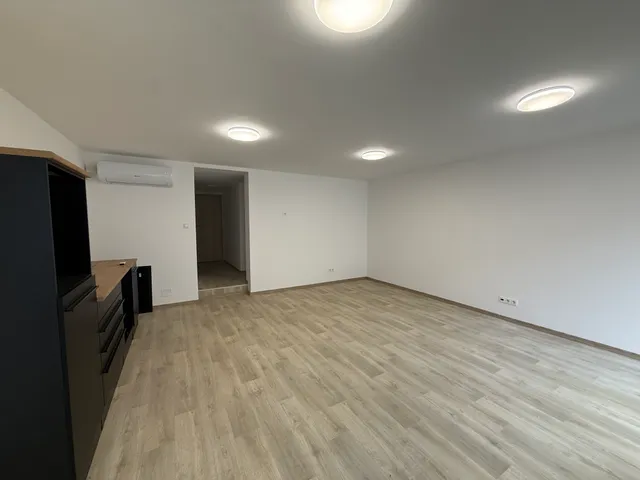 Eladó kereskedelmi és ipari ingatlan Nyíregyháza, Belváros 61 nm