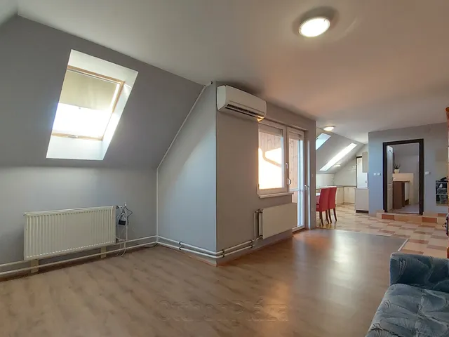 Kiadó lakás Üröm 108 nm