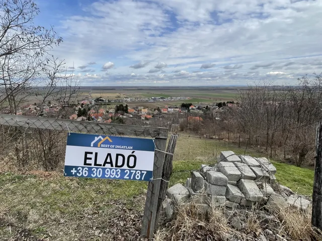 Eladó telek Győrújbarát 1552 nm