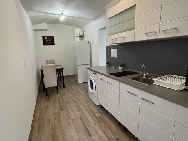 Kiadó lakás Győr, Nádorváros 42 nm