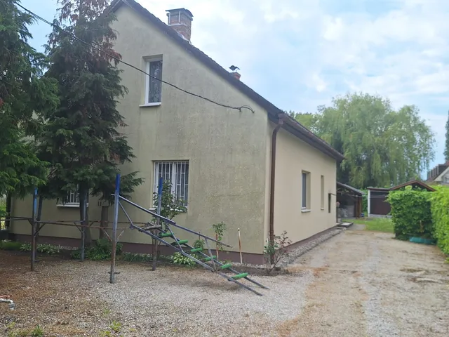 Eladó üdülő és hétvégi ház Balatonkenese 170 nm