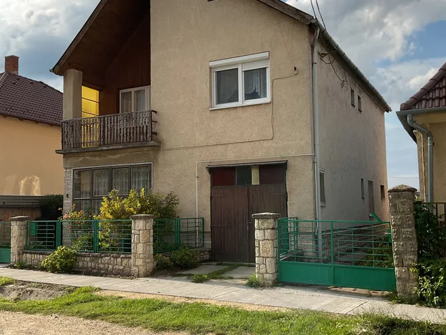Eladó ház Nyúl 133 nm