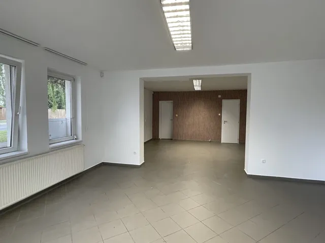 Kiadó kereskedelmi és ipari ingatlan Győr, Révfalu 62 nm