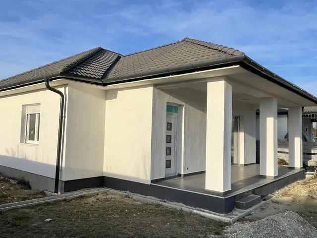 Eladó ház Győrladamér 102 nm