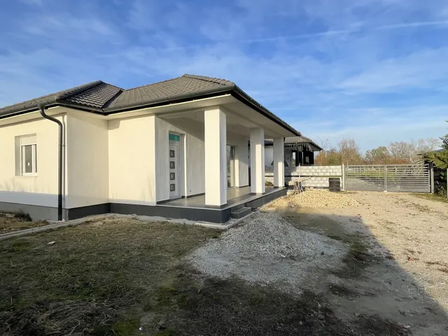 Eladó ház Győrladamér 102 nm