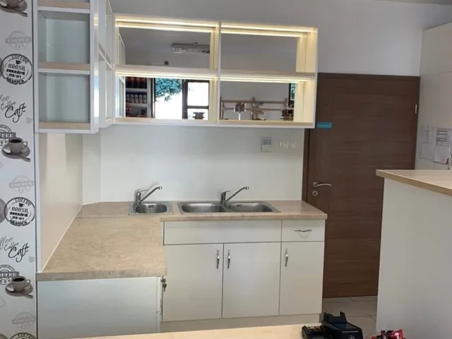 Kiadó kereskedelmi és ipari ingatlan Győr, Sziget 50 nm