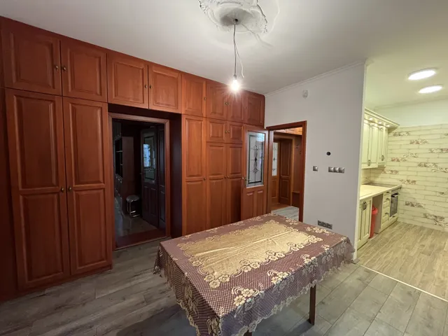 Kiadó ház Győr, Nádorváros 100 nm