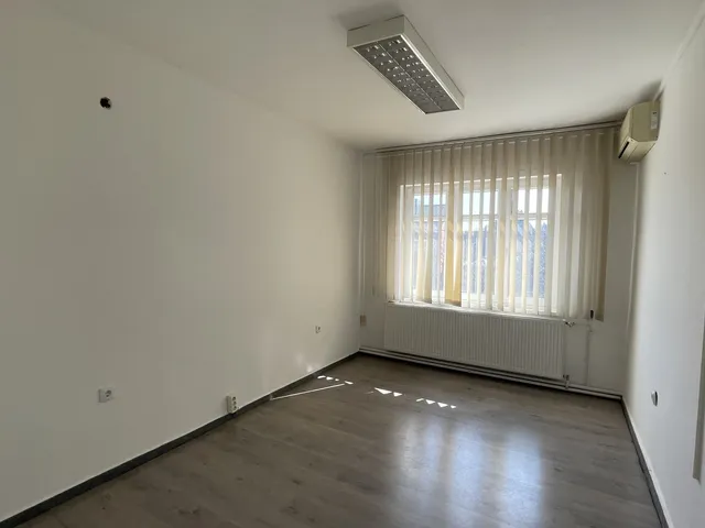 Eladó kereskedelmi és ipari ingatlan Győr 130 nm